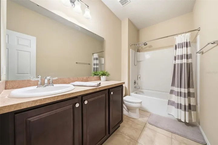 Guest bathroom.