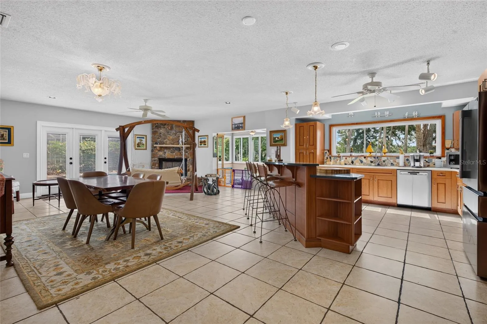Family room/Kitchen