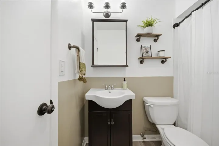 Shower/Tub combo with updated tile!