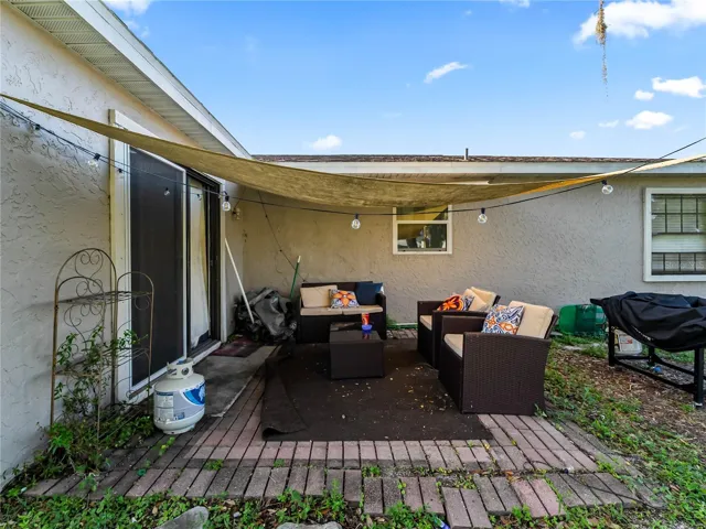 CoveredPatio_1018RedBayTer_PortCharlotte_OutdoorLiving_Panorama.jpg