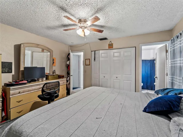 PrimarySuite_1018RedBayTer_PortCharlotte_NaturalLight_Entry.jpg