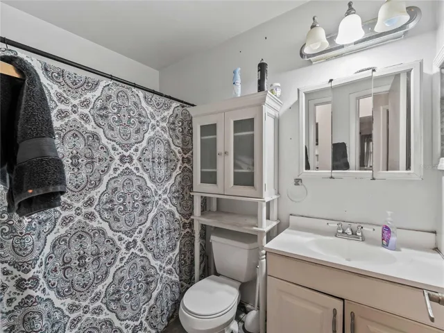 Bathroom_1018RedBayTer_PortCharlotte_CleanFinish_Corner.jpg