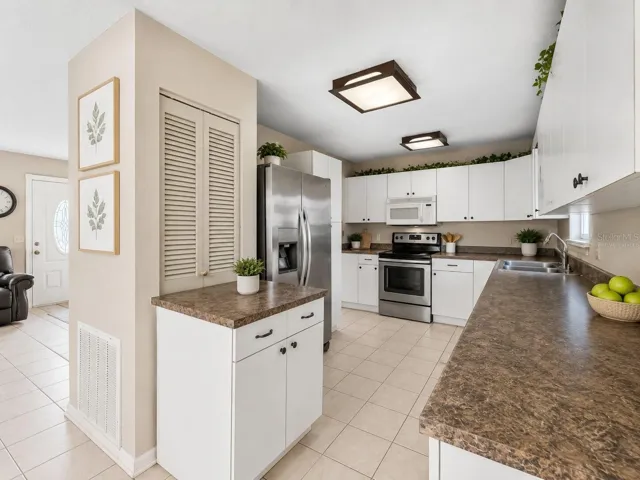 Virtually StagedKitchen_1018RedBayTer_PortCharlotte_OpenConcept_Entry.jpg