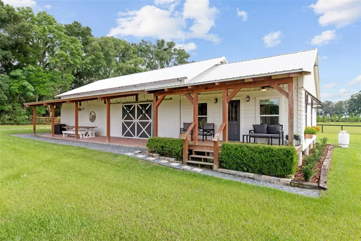 Large 30'x48' Barn with 1/1 Cyprus Log Apartment