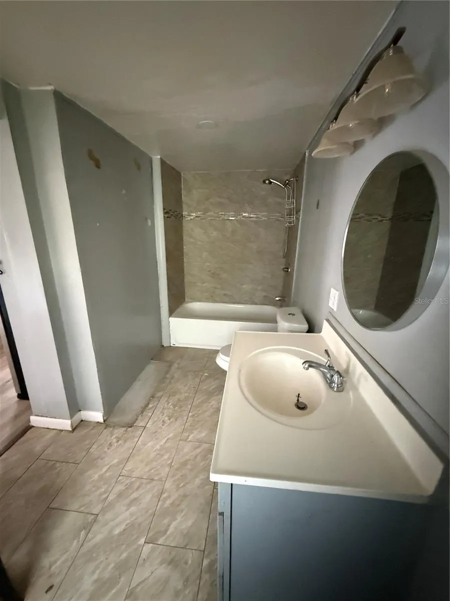 Bathroom 1 (downstairs)