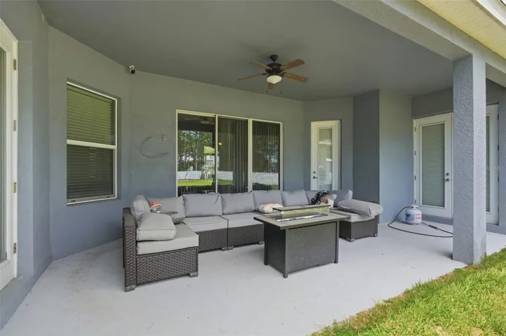 Large covered lanai!
