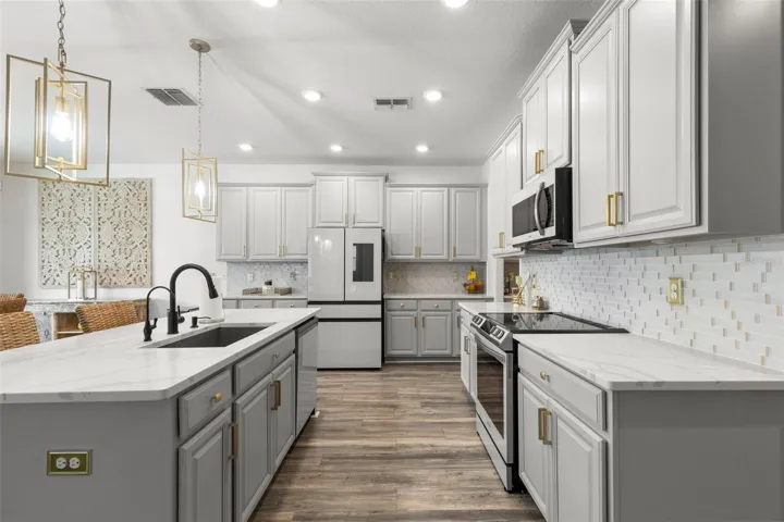 PREMIER BESPOKE SAMSUNG APPLIANCES - QUARTZ counertops