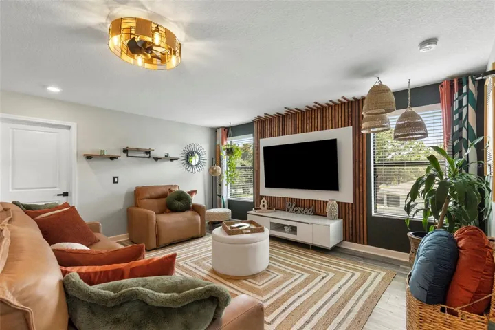 BONUS/LOFT SPACE UPSTAIRS MOVIE/ENTERTAINMENT