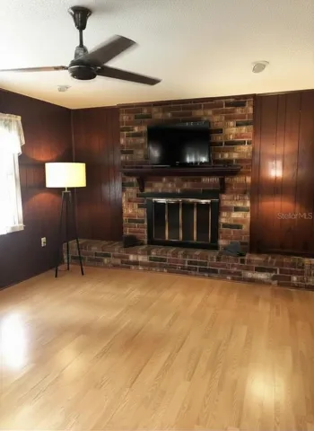 Living room with Fireplace