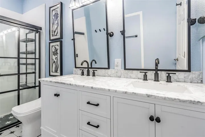 double sinks primary bathroom