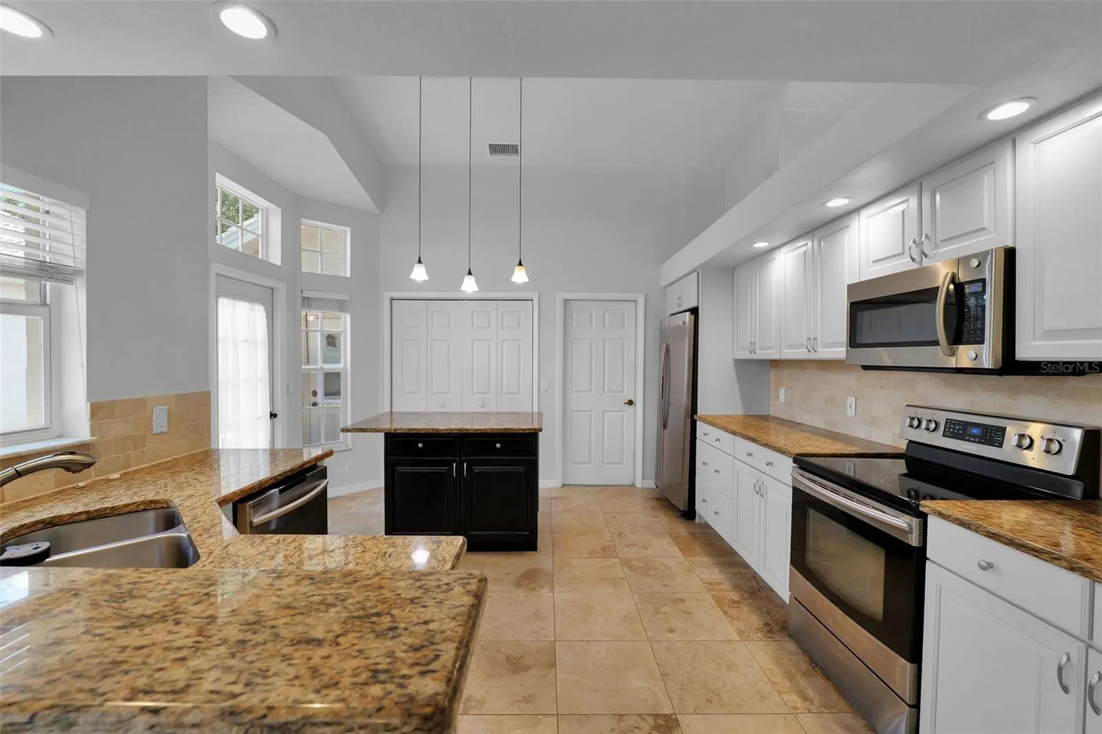 Kitchen-tons of room, granite, kitchen island, breakfast bar, newer appliances