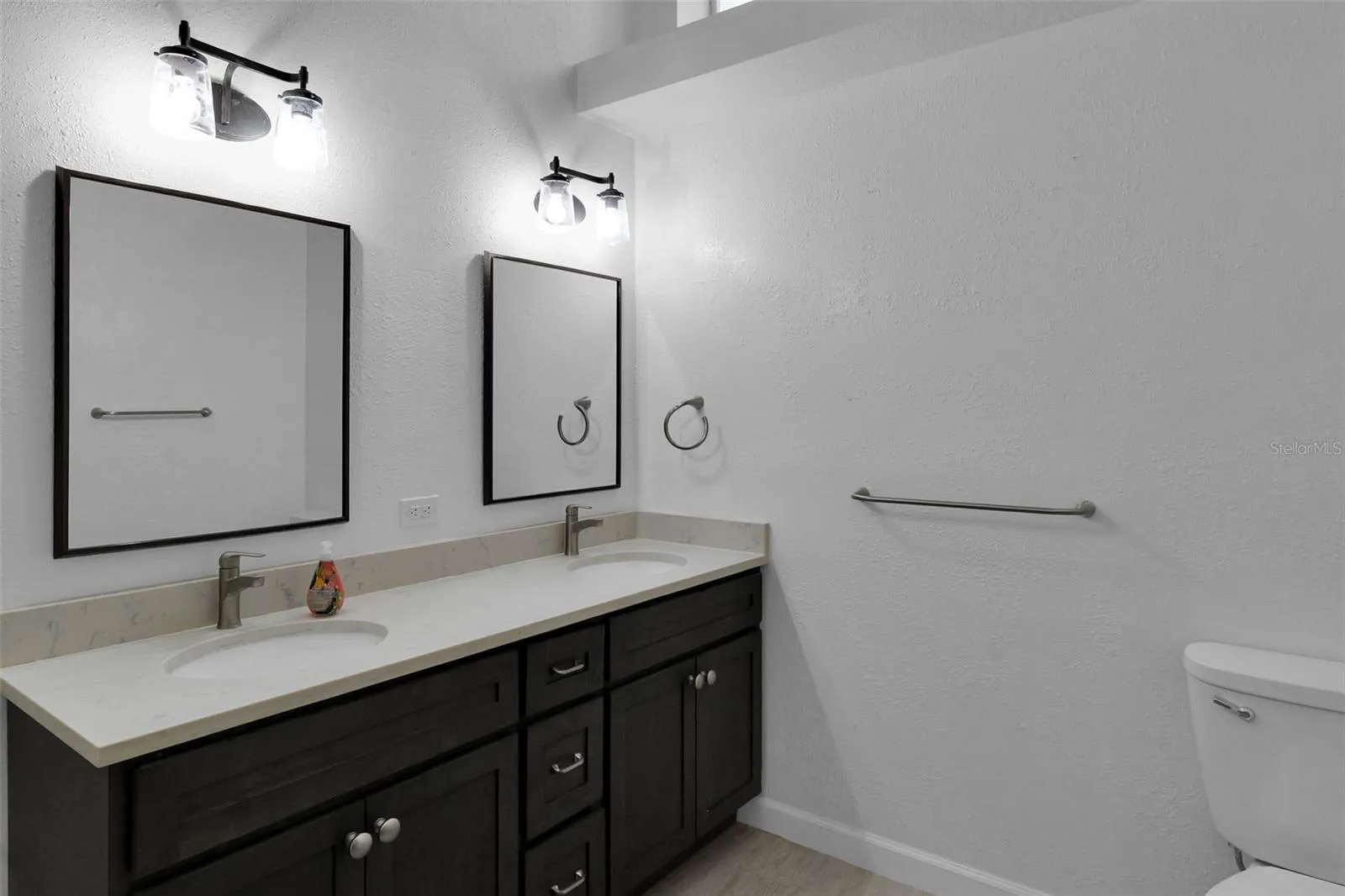 Main bathroom-double vanities