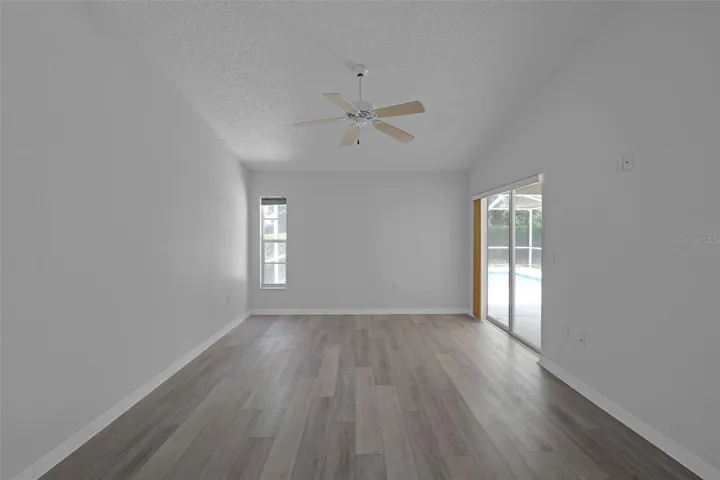 Main bedroom w/pool view