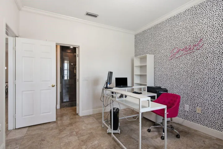 walk in shower/on suite bath to main floor bedroom