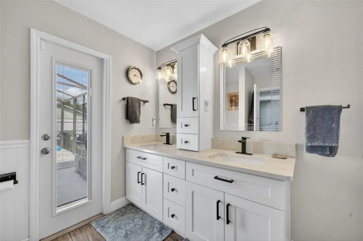 Updated primary bath with access to pool