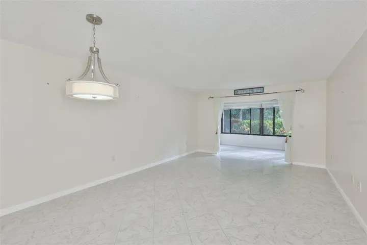 Living/dining room unstaged