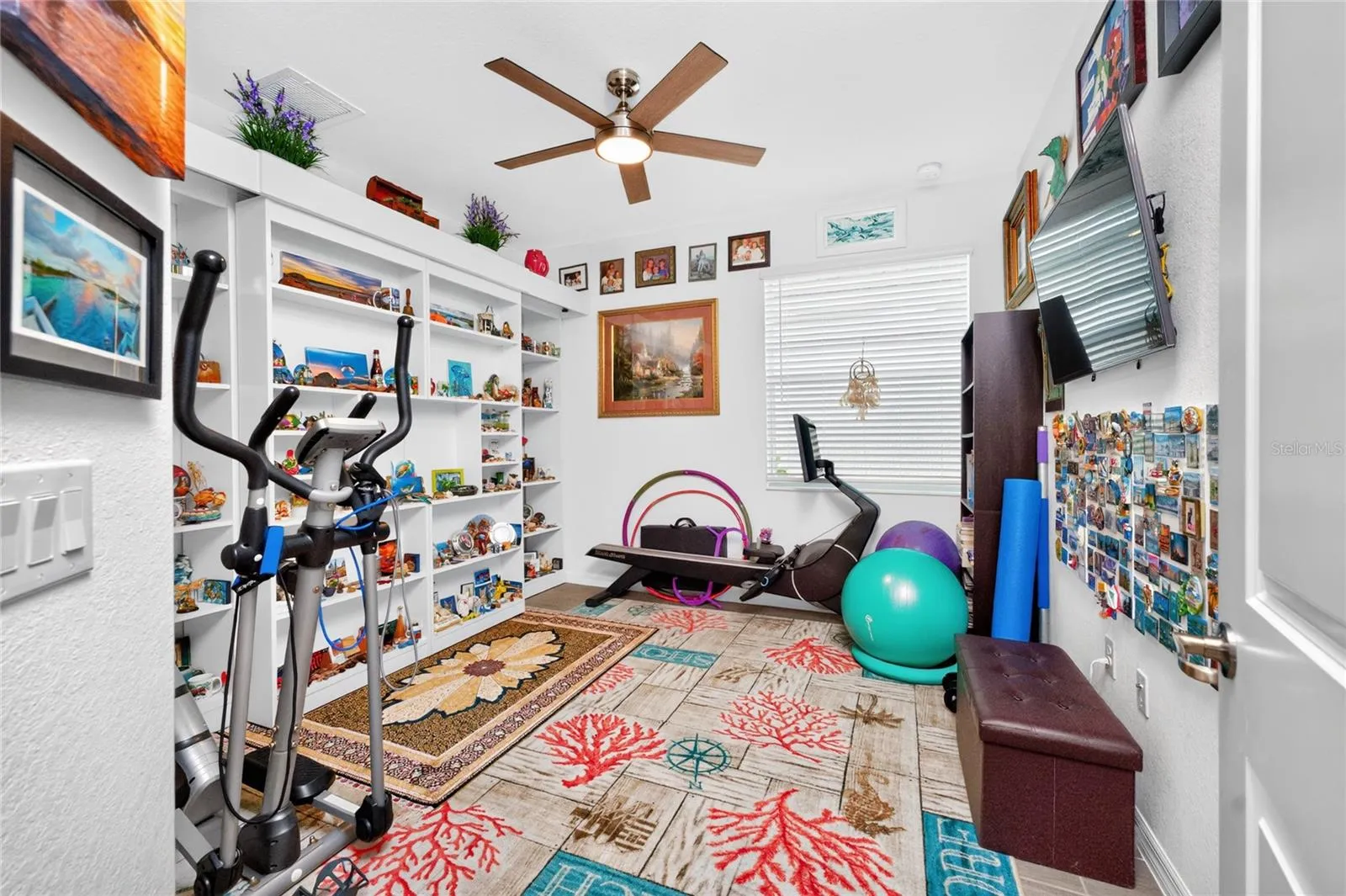 Second Bedroom, Murphy Bed does not convey