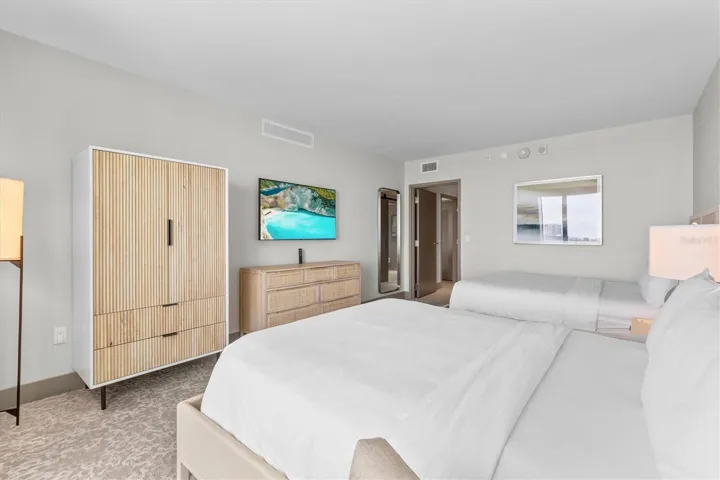 Guest suite with 2 queen beds