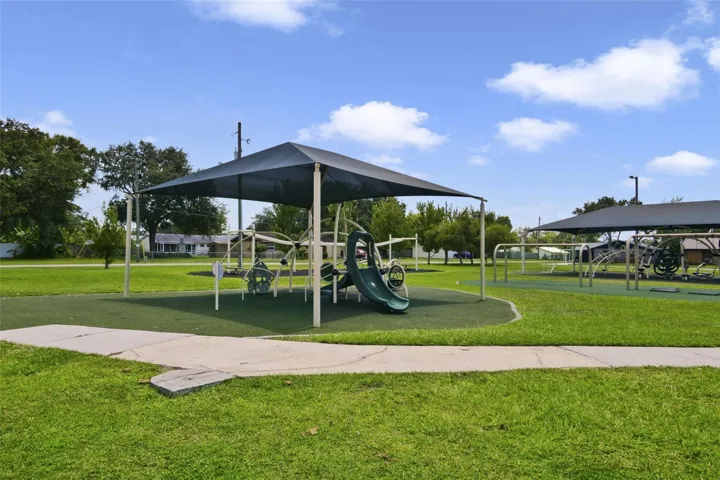 Community Playground 3 blocks away