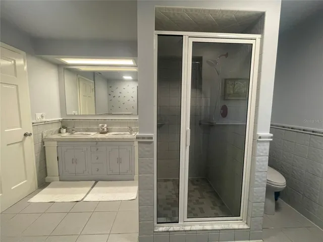 Secondary bath - separate shower