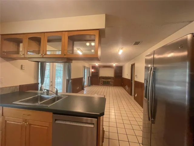 Kitchen area looking toward living saraea