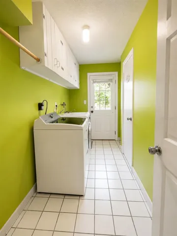 Interior Laundry to ext. door