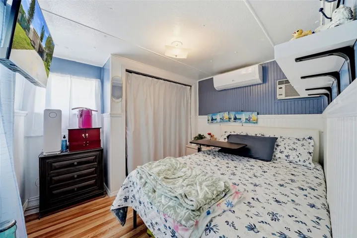 Primary bedroom with its own mini split!!
