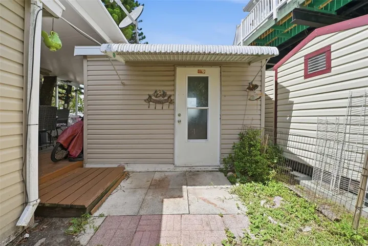 Entry to studio/mancave from street