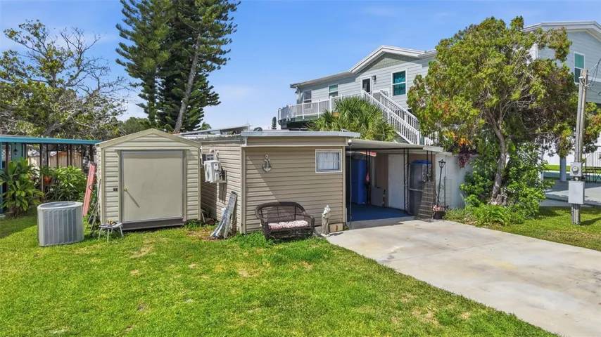 Spacious yard!