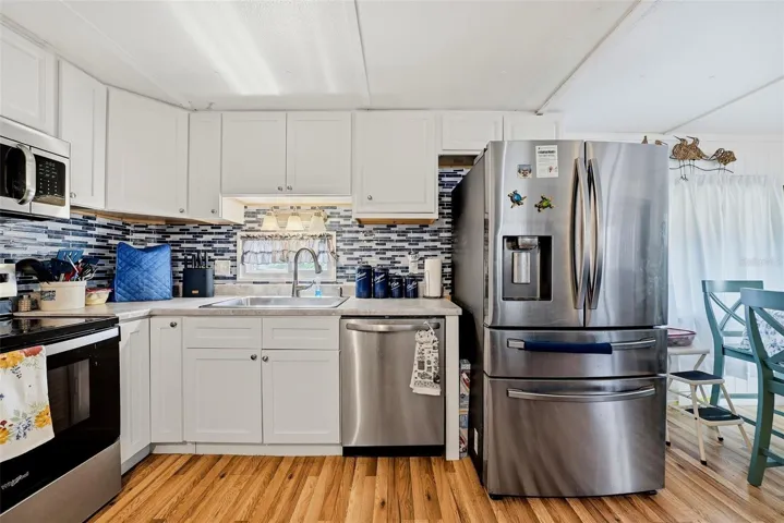 Stunning kitchen with new appliances!