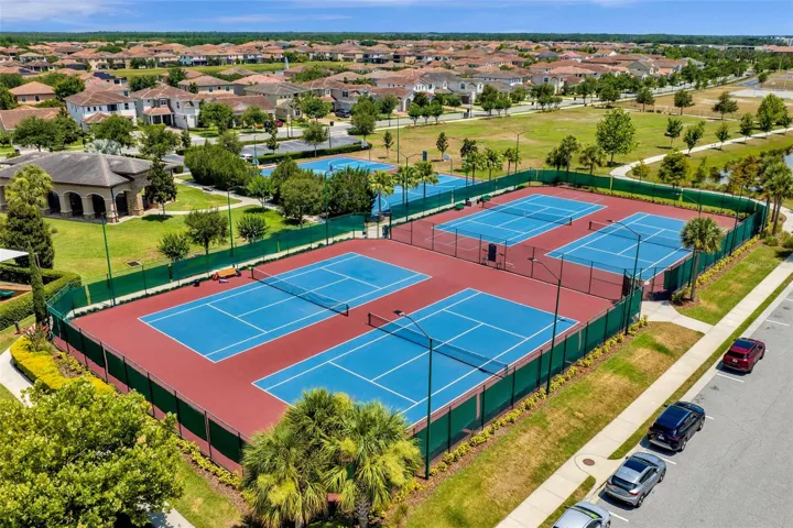 Eagle Creek tennis and pickleball courts