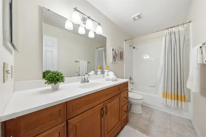 FULL BATHROOM UPSTAIRS