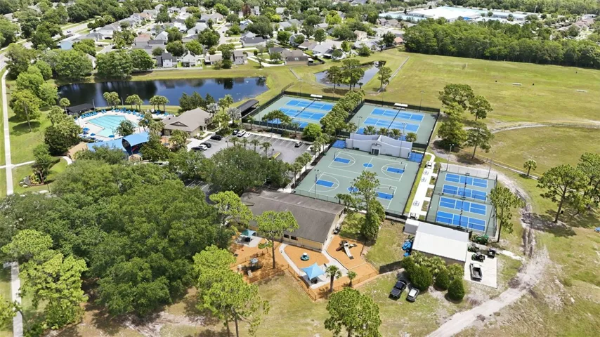 COMMUNIRY AMENITIES