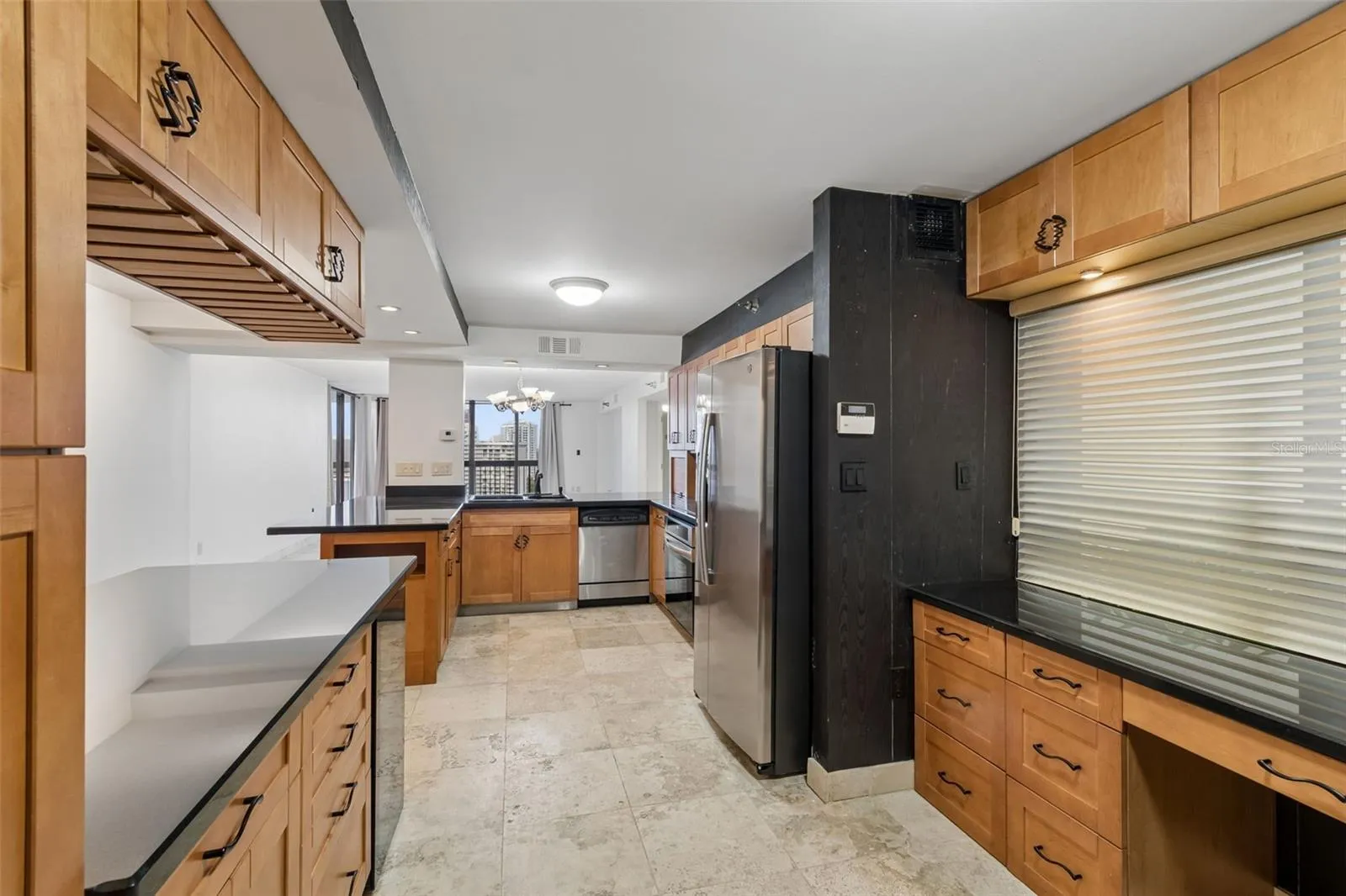 Home office/Kitchen