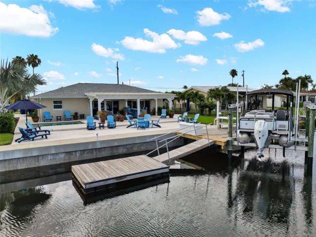 NEW SEAWALL -  FISH CLEAN STATION - WATER AND ELECTRIC AT DOCK