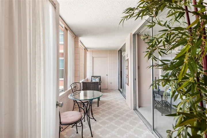 FLORIDA ROOM
