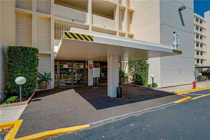 COVERED LOBBY ENTRY