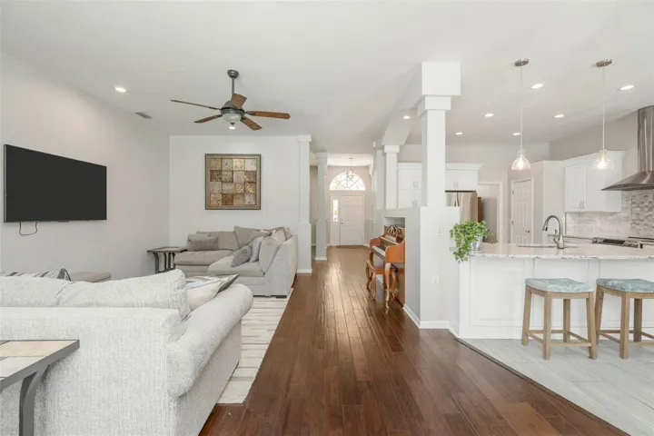 Family Rm/Foyer/Kitchen