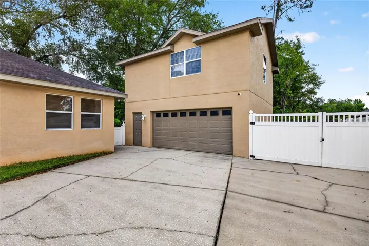 Garage with In Law Suite/Loft/Studio/Flex Space Upstairs