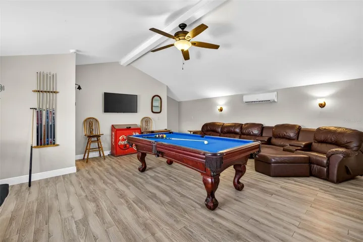 In Law Suite/Loft/Studio/Flex Space Upstairs