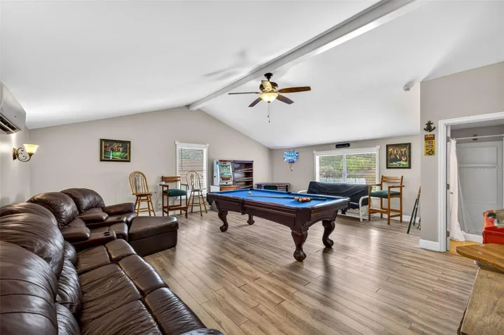 In Law Suite/Loft/Studio/Flex Space Upstairs