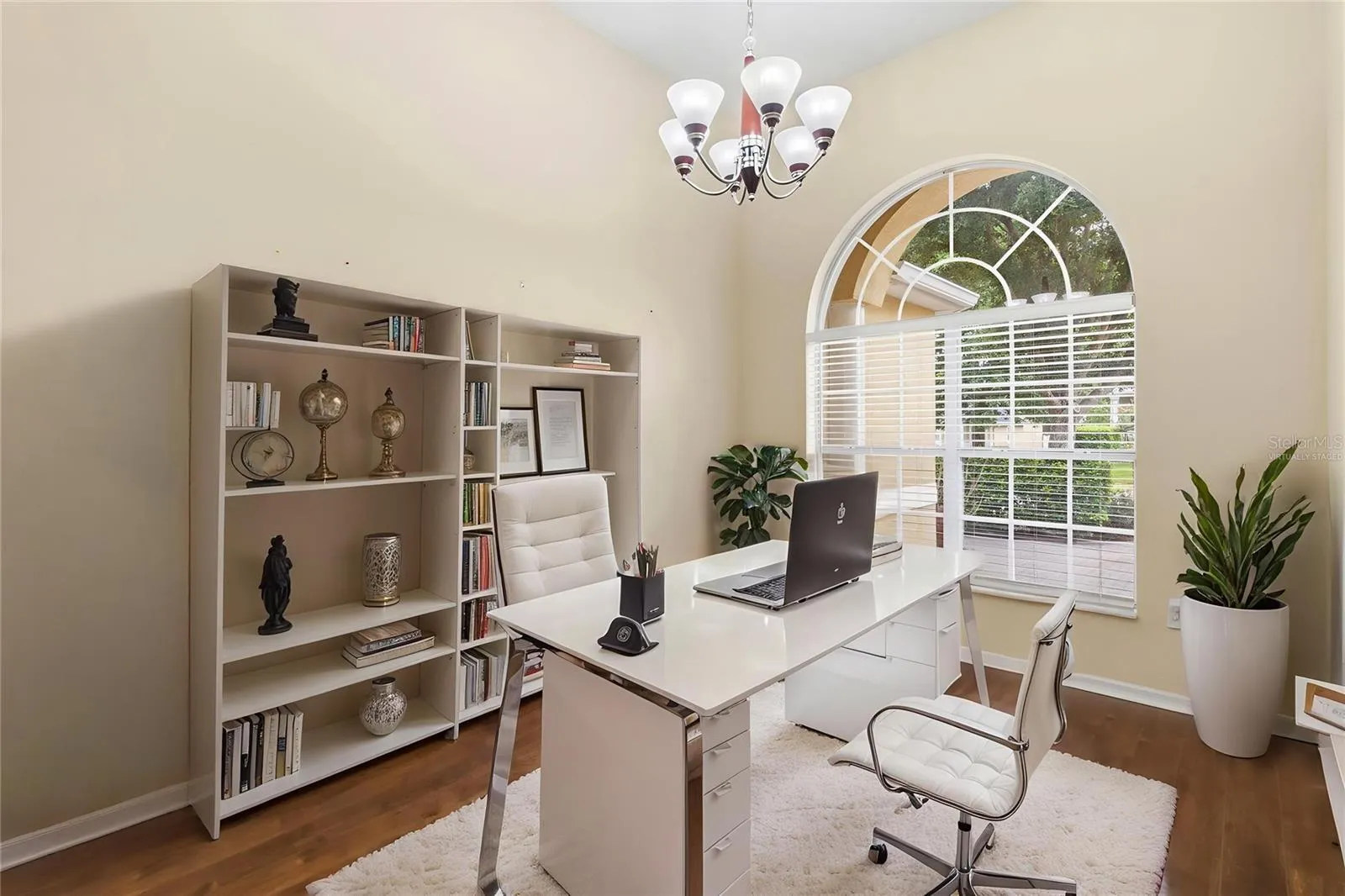 Office / Flex room - Virtually staged