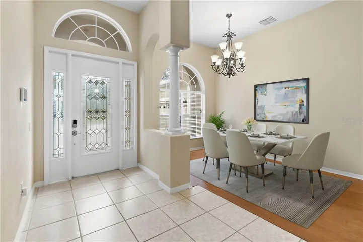 Entrance and dinning - Virtually staged