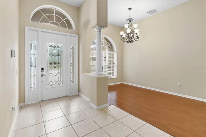 Entrance / Dinning room