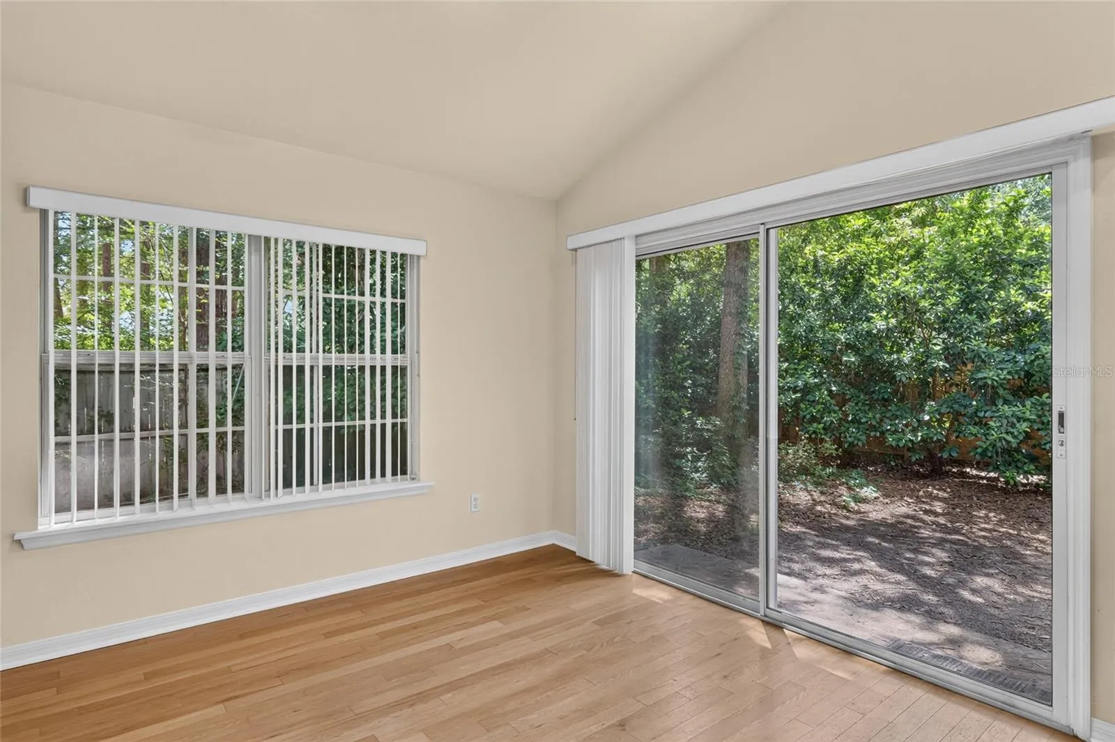 SLIDERS IN DINING AREA TO BACK YARD