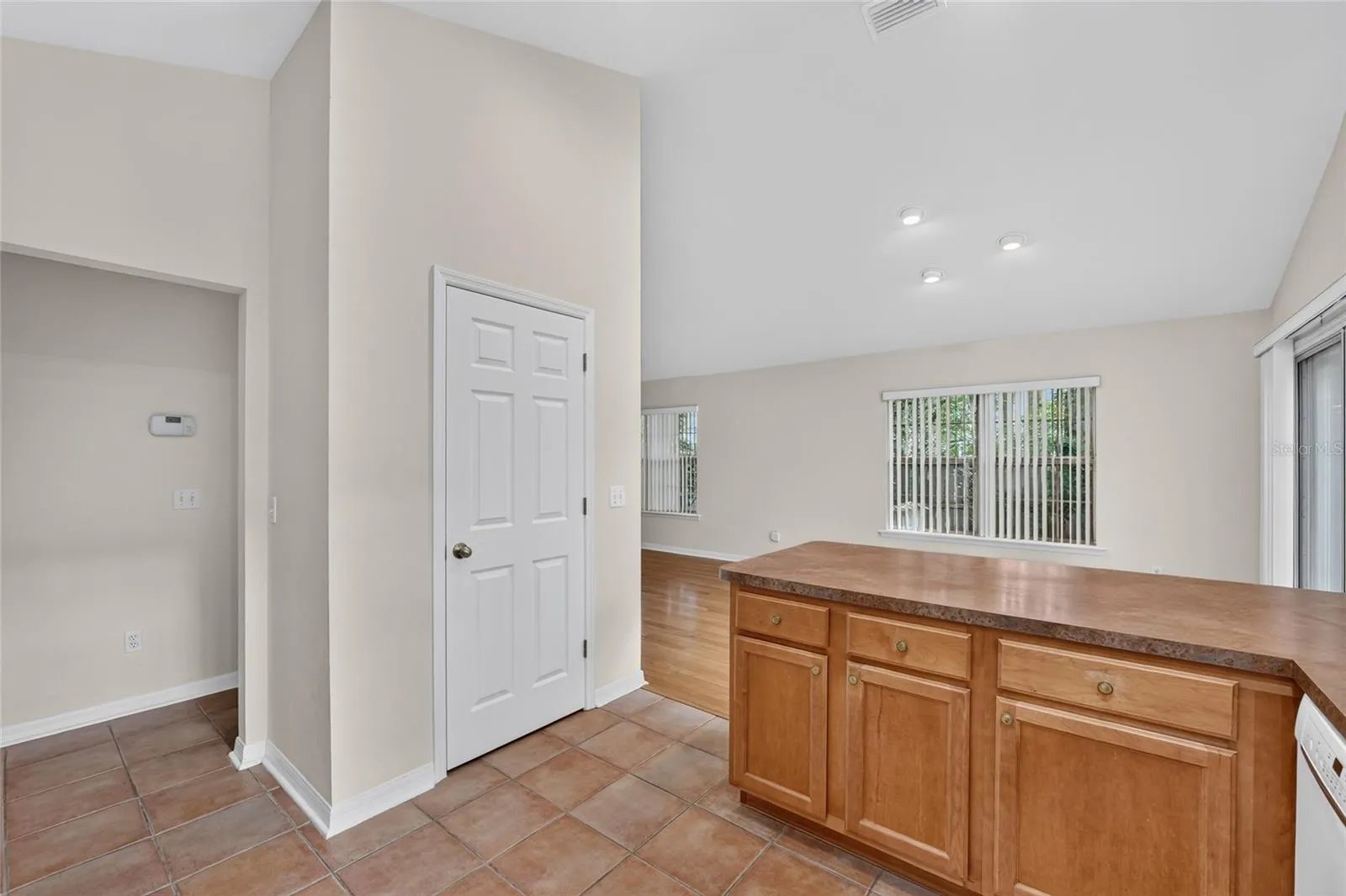 BREAKFAST BAR AREA IN KITCHEN