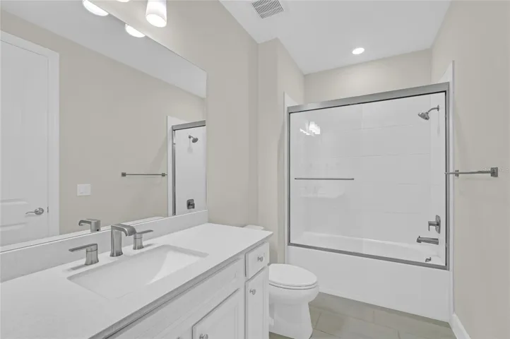 Bedroom 3 en-suite bath (Second Floor)