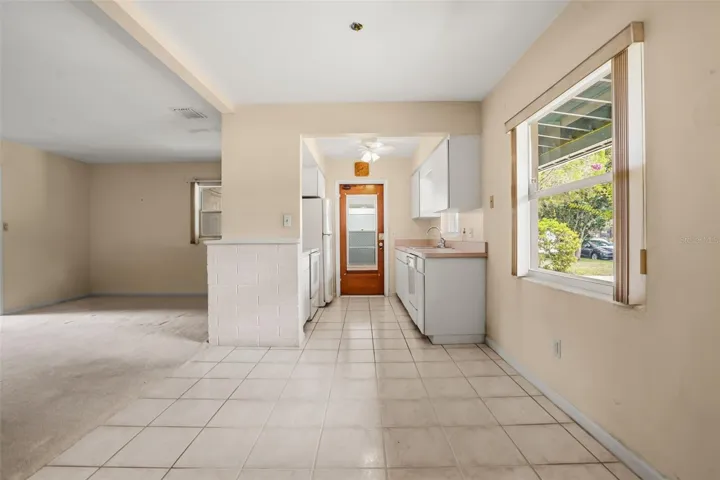 galley kitchen to dr