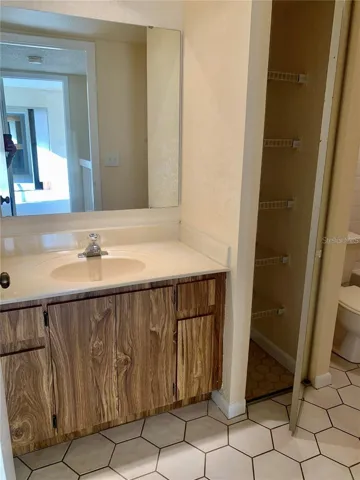 2ND BATHROOM WITH TUB