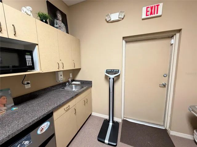 Suite 4325